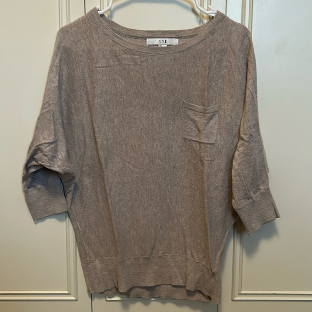 Forever 21 size Small Cream pocket sweater
